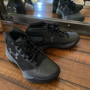 4.5 underarmour boys shoes
